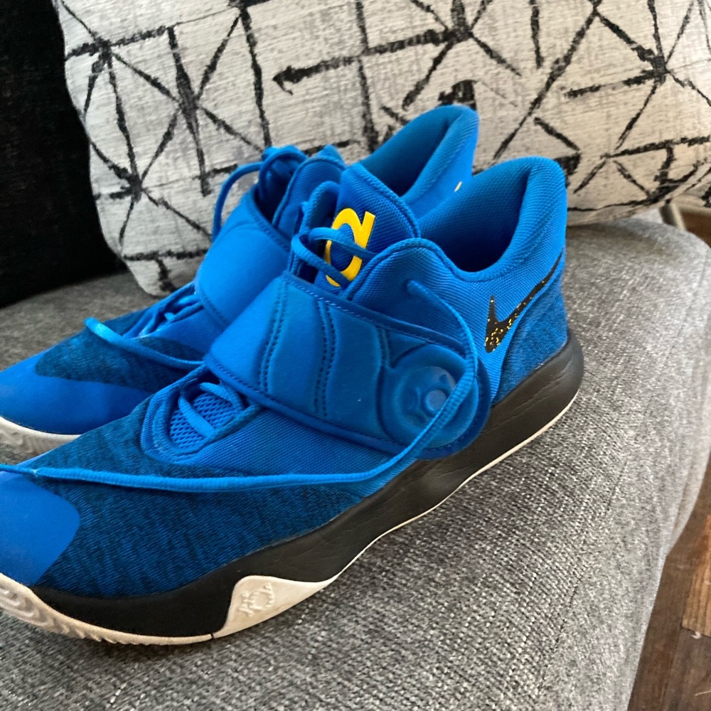 Men’s Nike KD’s Size 11